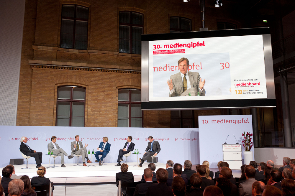 Pressekonferenzen & Hauptversammlungen